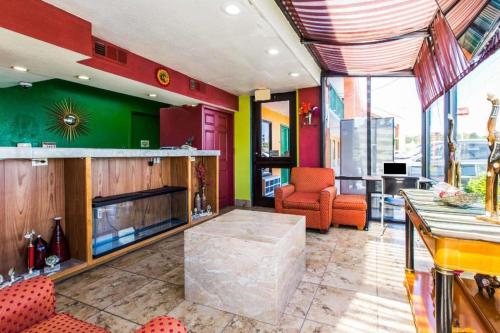 a lobby of a restaurant with a bar and chairs at Econo Lodge Inn & Suites Macon North in Riverside Park