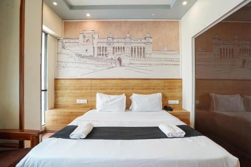 Ένα ή περισσότερα κρεβάτια σε δωμάτιο στο Hotel Riddhi Siddhi Vile Parle