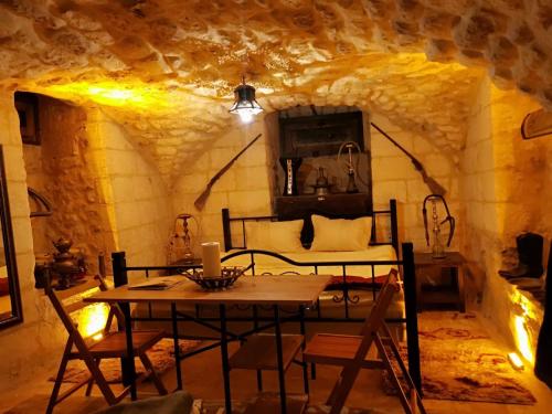 Et opholdsområde på EMKA historic boutique stone house