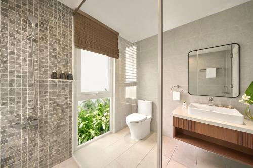 Koupelna v ubytování Palace Long Hai Resort