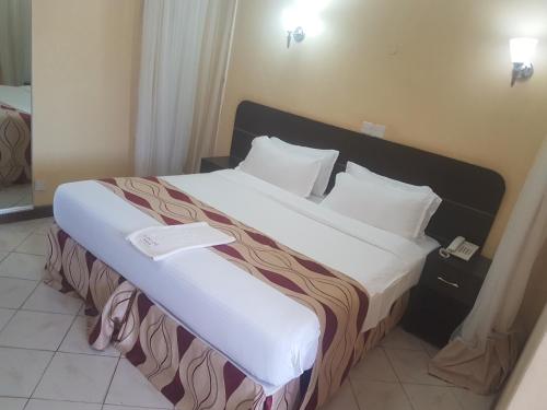 Postel nebo postele na pokoji v ubytování Tourist Hotel Bungoma