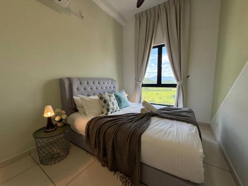 Giường trong phòng chung tại The Horizon Ipoh Stay by Grab A Stay