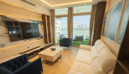 Highend Azure 1BR Sea View and Private Beach with Pool Access