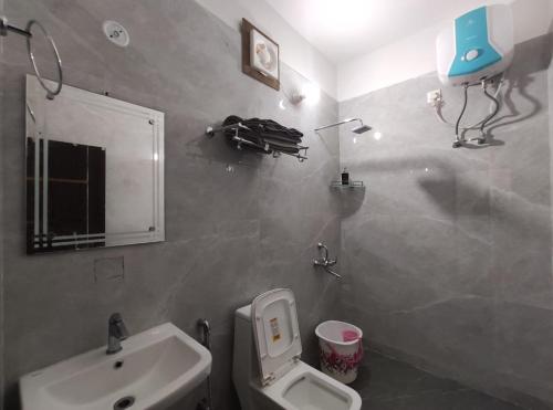 Koupelna v ubytování Maa Naina Restaurant