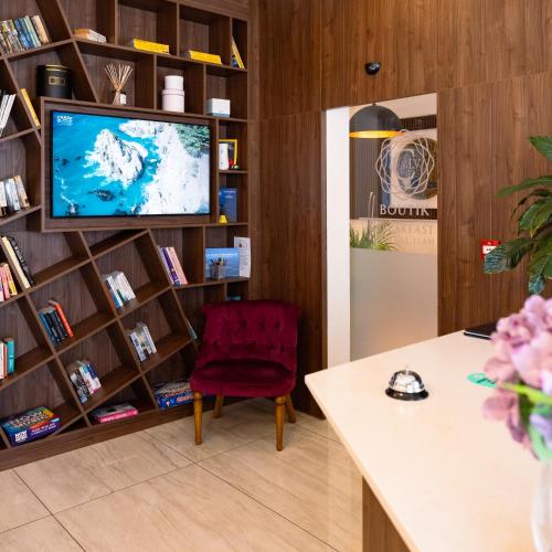 a living room with a tv on a book shelf at C'est La Vie Boutik Swieqi in Is-Swieqi