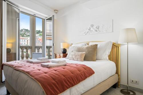 Ένα ή περισσότερα κρεβάτια σε δωμάτιο στο Le Coq Saint-Roch - Parking - AC - WiFi