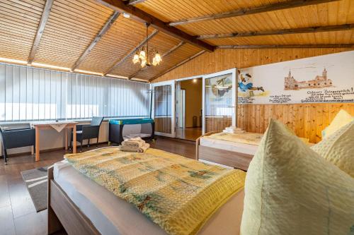 a room with a bed and a table and chairs at Ferienhaus Nestwärme in Werchow