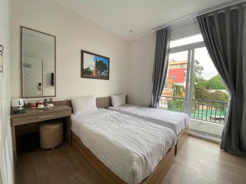 Ένα ή περισσότερα κρεβάτια σε δωμάτιο στο Ami Hotel Dalat