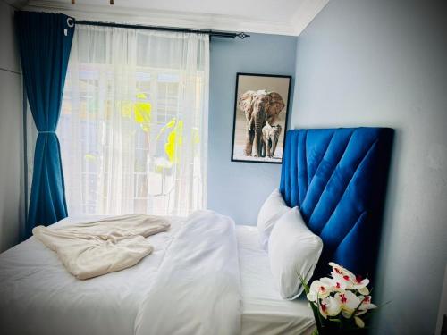 a bedroom with a bed and an elephant in a window at Y & N BnB in Alberton