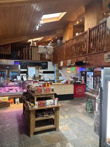 a store with aasteryasteryasteryasteryasteryasteryasteryasteryasteryasteryasteryastery at Malhamdale Glamping in Skipton