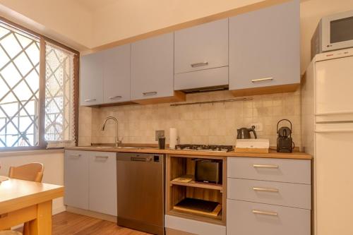 Kuchyň nebo kuchyňský kout v ubytování Attico a pochi passi dal Campo