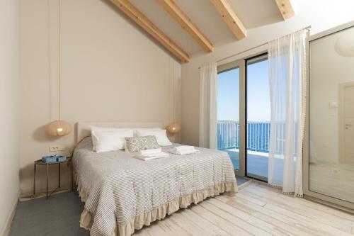 Postel nebo postele na pokoji v ubytování Villas Hvar - Villa Lyra