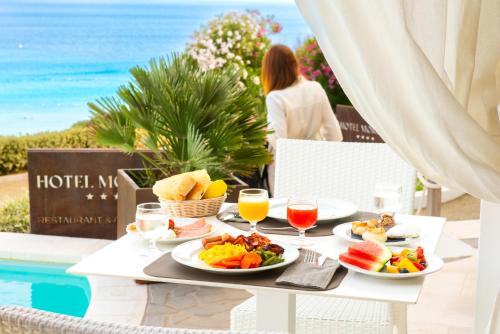 ホテルの敷地内または近くでの食事または食べ物