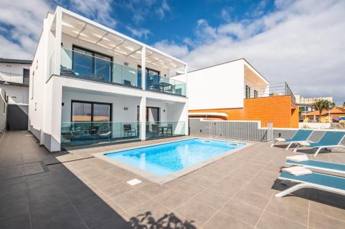 Luxury Seafront Escape I