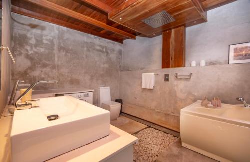 Koupelna v ubytování Rock Ledge