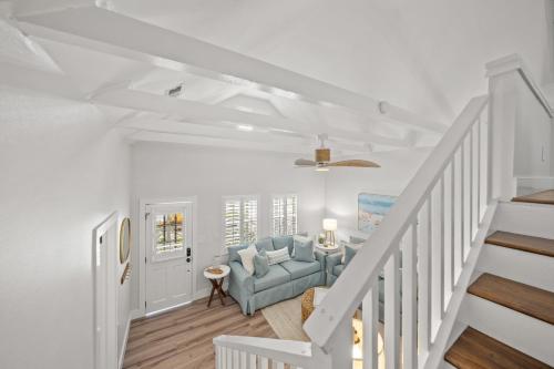 Istumisnurk majutusasutuses Coconut Lagoon - Lovely Historic Renovated Cottage wHuge Heated Pool Backyard OasisCabanaBar