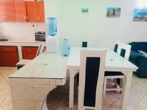 Kuchyň nebo kuchyňský kout v ubytování La Grande cosy 1Bedroom ensuit Mtwapa