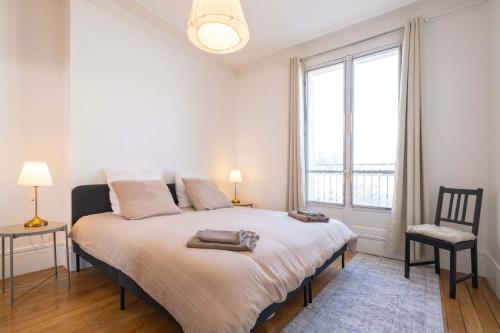 Eiffel Tower View 3BR Balcony photo 5
