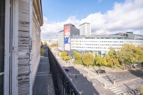 Eiffel Tower View 3BR Balcony photo 25