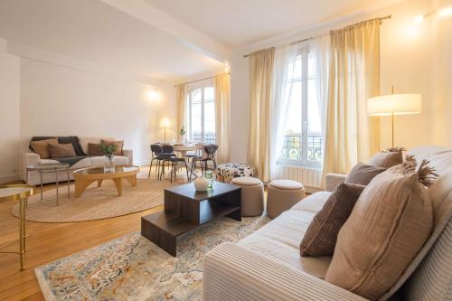 Un lugar para sentarse en Haussmann Flat - Jardin des Plantes 6 Guests