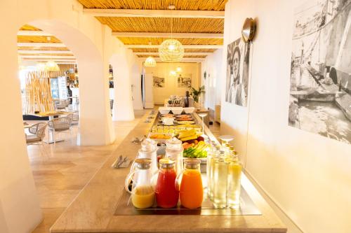 ホテルの敷地内または近くでの食事または食べ物