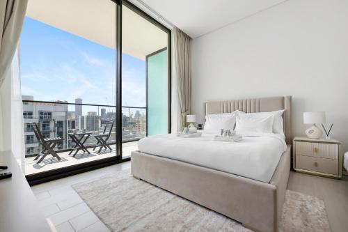 Chic Studio with Balcony, Gym & Pools in JVC