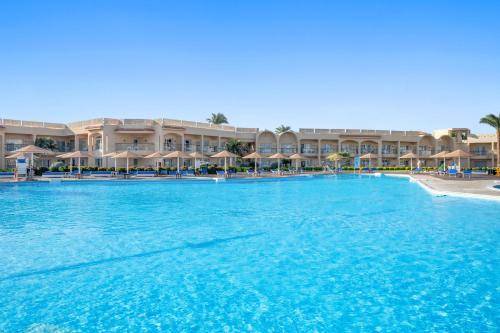 Pickalbatros Royal Moderna Sharm "Aqua Park"- All inclusive — Pool view