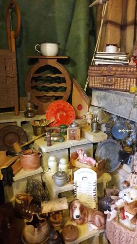 a figurine of a kitchen with dishes and a dog at A-Sissy-Hof Billigangebot in Bischofstetten