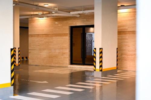 QuaiにあるRozn Place Apartmentsの柱廊