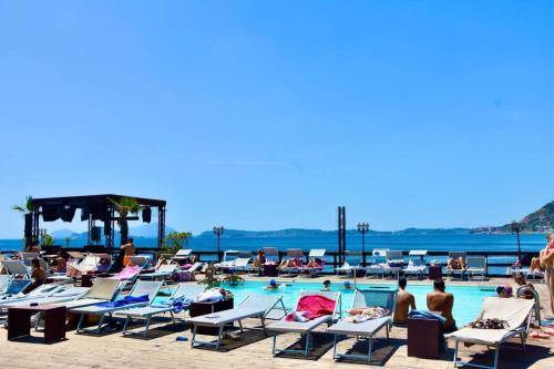 ナポリにあるLa Dimora Di Brunaの一団