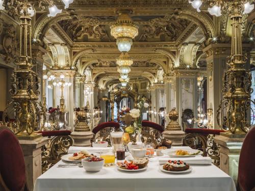 Anantara New York Palace Budapest - A Leading Hotel of the World — Property building
