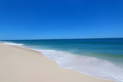 a view of a beach with the ocean at Beach Bungalow Saquarema in Ipitangas