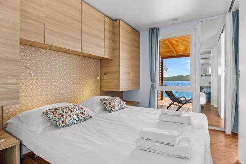 Postel nebo postele na pokoji v ubytování Resort Šibenik