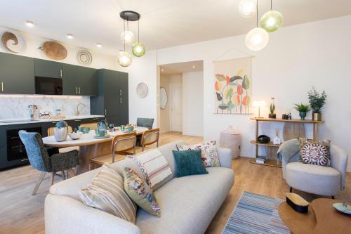 L10 Staywizus - Suite Clemenceau Central, next train station, AC