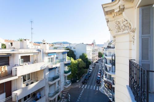 L10 Staywizus - Suite Clemenceau Central, next train station, AC