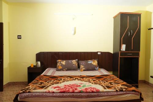 Postel nebo postele na pokoji v ubytování December Holiday inn 5 Bedroom House with kitchen