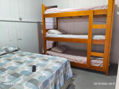 Giường trong phòng chung tại Chalé Márcio e Joelma