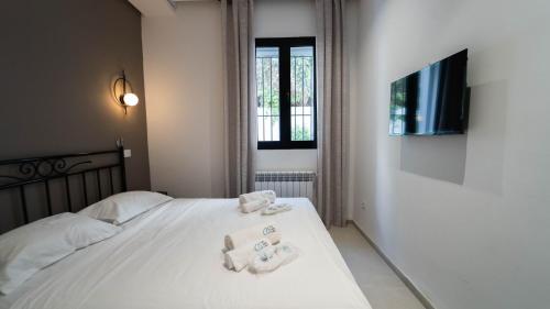 a bedroom with a bed with two towels on it at Aurora Piscine Chauffée à quelques pas de la mer in El Haouach