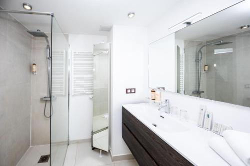 a bathroom with a sink and a mirror at Sweett - Maison Blanche I in Juan-les-Pins