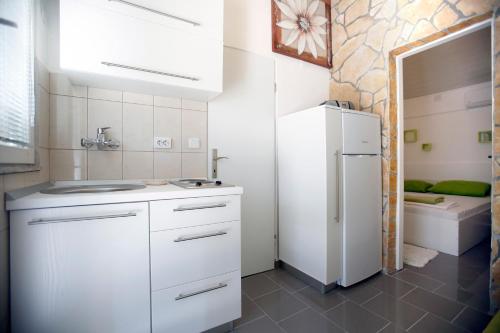 Dapur atau dapur kecil di Apartments Pavlic