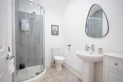 Bespoke Apartments Near Cardiff City Centre Free Parking photo 3