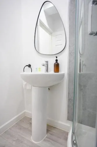 Bespoke Apartments Near Cardiff City Centre Free Parking photo 53
