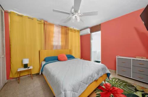 Ένα ή περισσότερα κρεβάτια σε δωμάτιο στο Jacuzzi Hideaway