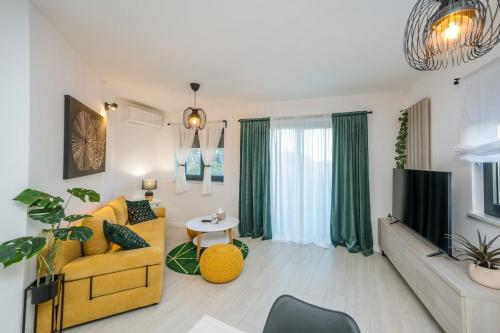 LuxStay Apartments APT3 - Private Parking, Terrace