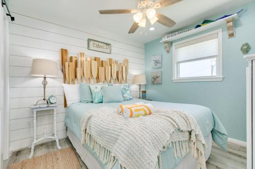 Postel nebo postele na pokoji v ubytování Ultimate Beachfront Large Deck Pet Paradise