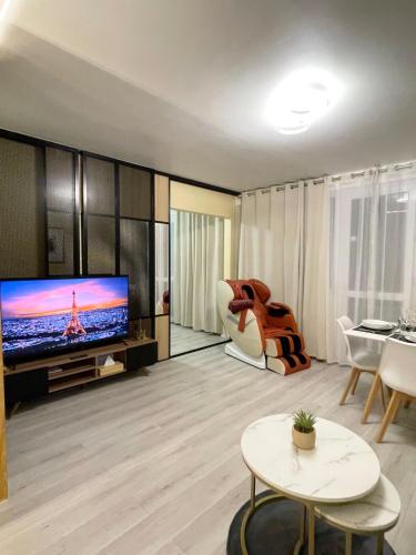 Cozy & Spacious 3BR Paris Apartment with Balconies Metro 6 Glacière