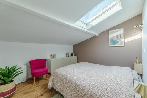 Ένα ή περισσότερα κρεβάτια σε δωμάτιο στο La loge premium - Bouscat au pied du tram