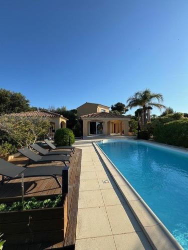 Villa avec piscine à quelques minutes de la mer