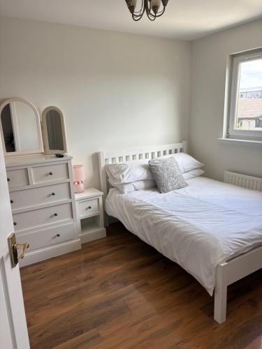 Ένα ή περισσότερα κρεβάτια σε δωμάτιο στο Beautiful House Edinburgh South