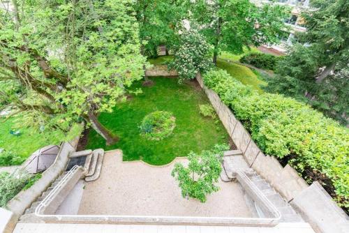 an overhead view of a garden with benches and trees at Suite studio Darcy in Dijon